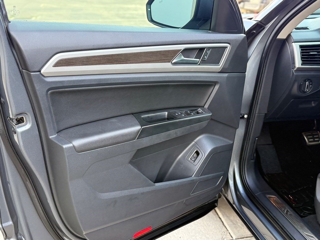 Volkswagen Atlas 3.6L V6 SEL R-Line 4MOTION 2019 Volkswagen Atlas 3.6L V6 SEL R-Line 4MOTION 2019