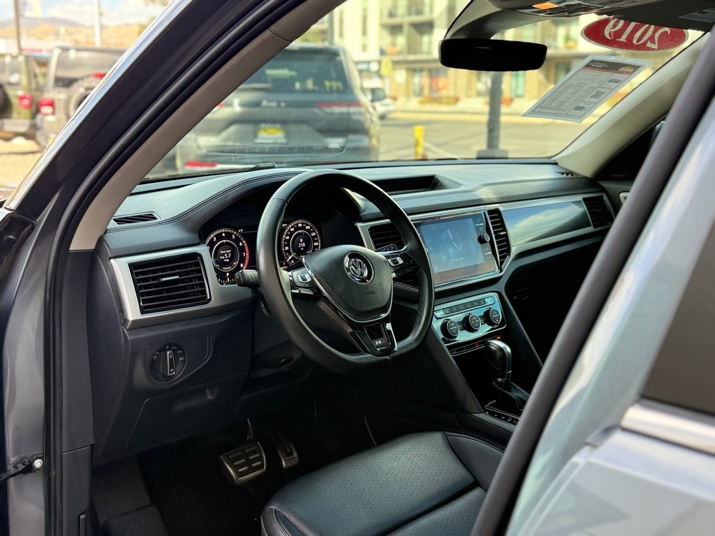 Volkswagen Atlas 3.6L V6 SEL R-Line 4MOTION 2019 Volkswagen Atlas 3.6L V6 SEL R-Line 4MOTION 2019