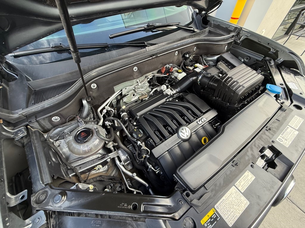 Volkswagen Atlas 3.6L V6 SEL R-Line 4MOTION 2019 Volkswagen Atlas 3.6L V6 SEL R-Line 4MOTION 2019