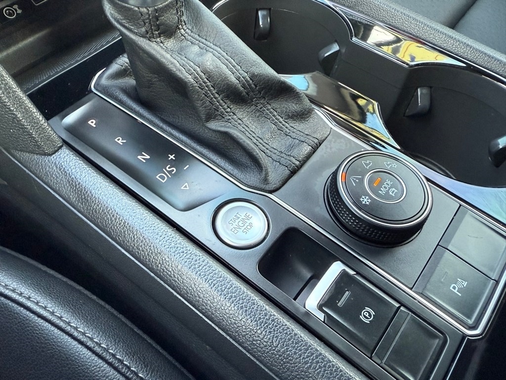 Volkswagen Atlas 3.6L V6 SEL R-Line 4MOTION 2019 Volkswagen Atlas 3.6L V6 SEL R-Line 4MOTION 2019