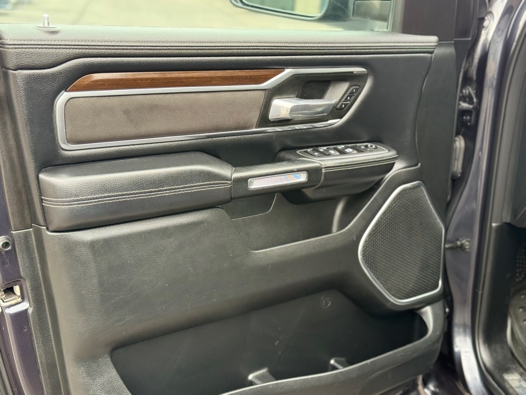 RAM 1500 Laramie 4x4 Quad Cab 6'4" Box 2021 RAM 1500 Laramie 4x4 Quad Cab 6'4" Box 2021