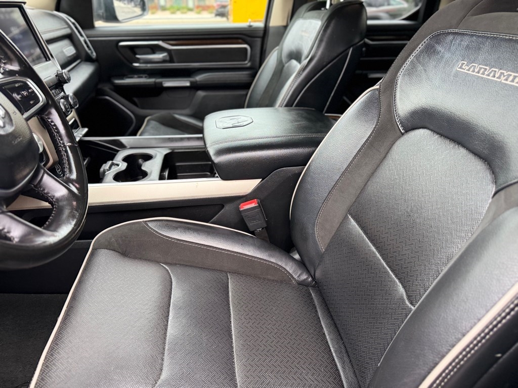 RAM 1500 Laramie 4x4 Quad Cab 6'4" Box 2021 RAM 1500 Laramie 4x4 Quad Cab 6'4" Box 2021