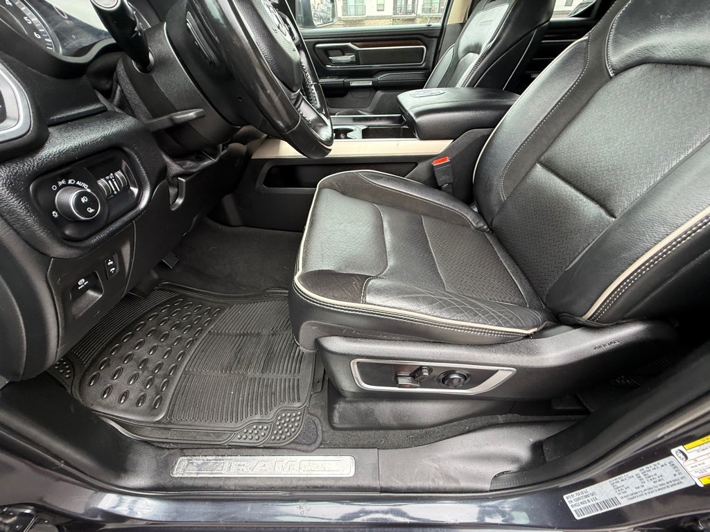 RAM 1500 Laramie 4x4 Quad Cab 6'4" Box 2021 RAM 1500 Laramie 4x4 Quad Cab 6'4" Box 2021