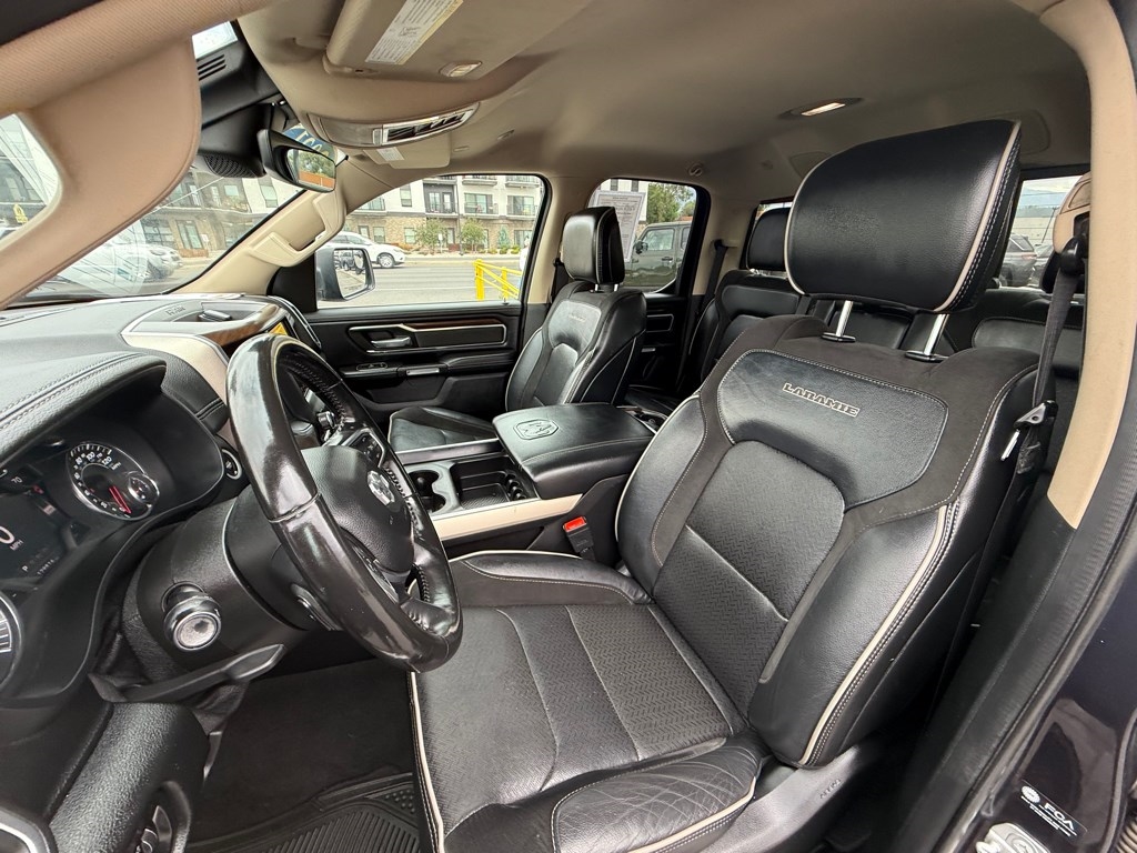 RAM 1500 Laramie 4x4 Quad Cab 6'4" Box 2021 RAM 1500 Laramie 4x4 Quad Cab 6'4" Box 2021