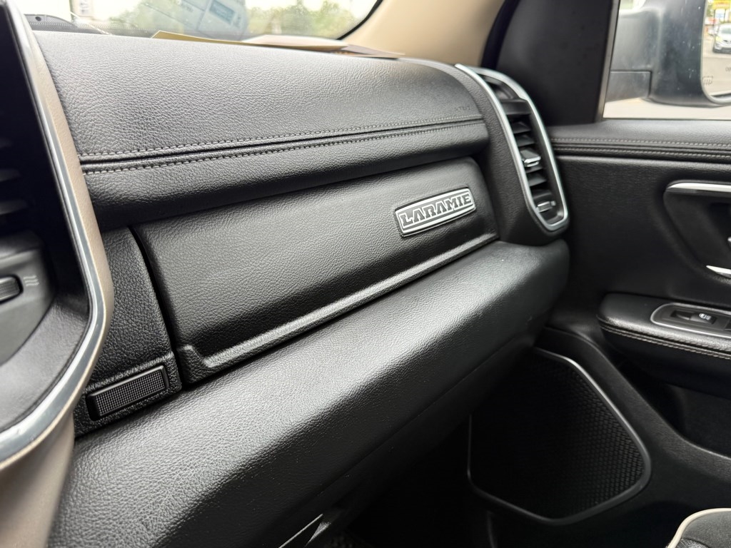 RAM 1500 Laramie 4x4 Quad Cab 6'4" Box 2021 RAM 1500 Laramie 4x4 Quad Cab 6'4" Box 2021