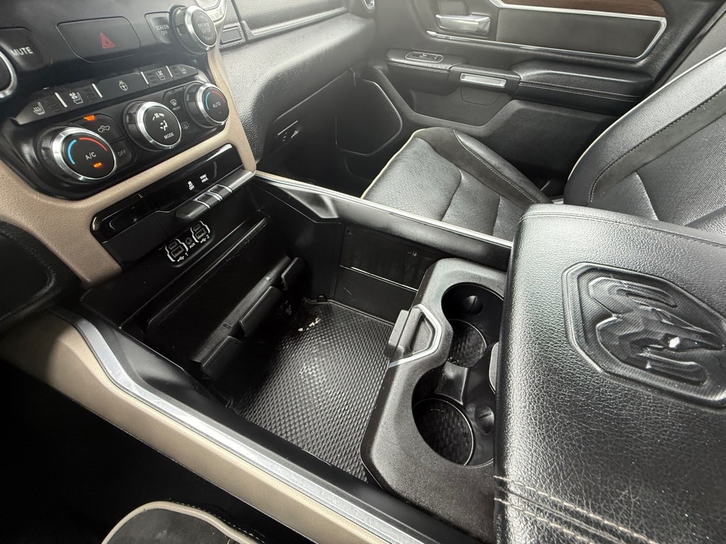 RAM 1500 Laramie 4x4 Quad Cab 6'4" Box 2021 RAM 1500 Laramie 4x4 Quad Cab 6'4" Box 2021