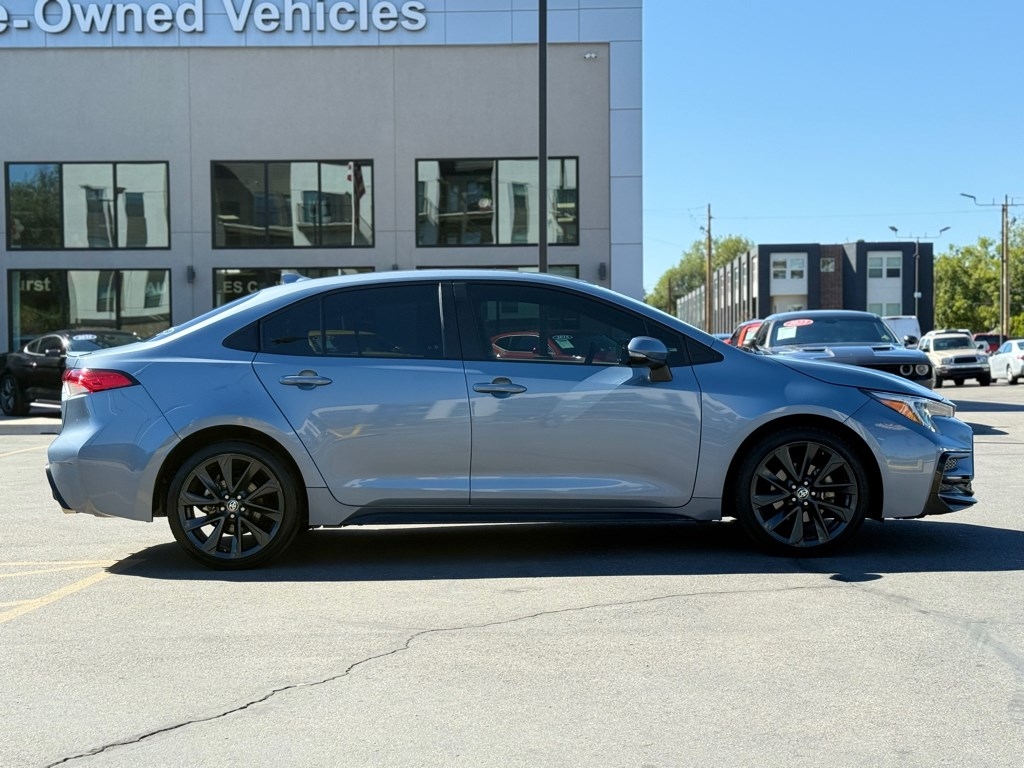 2023 Toyota Corolla SE photo 3