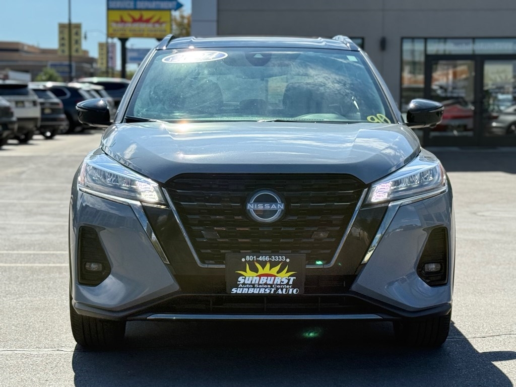 2024 Nissan Kicks SR photo 2
