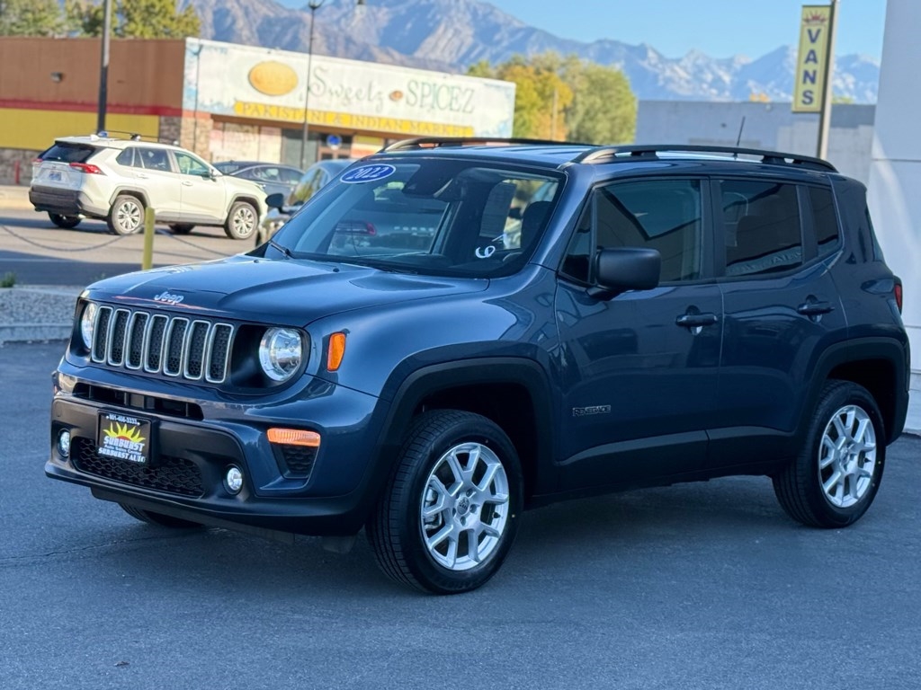 2022 Jeep Renegade Latitude photo 3