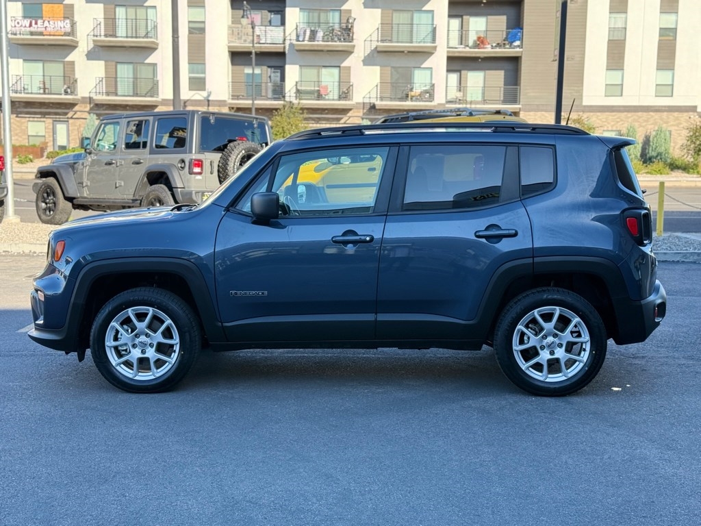 2022 Jeep Renegade Latitude photo 4