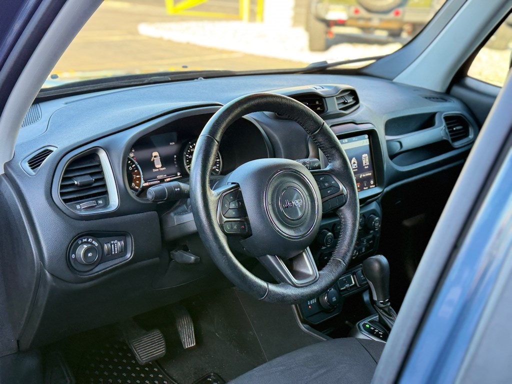 2022 Jeep Renegade Latitude photo 11
