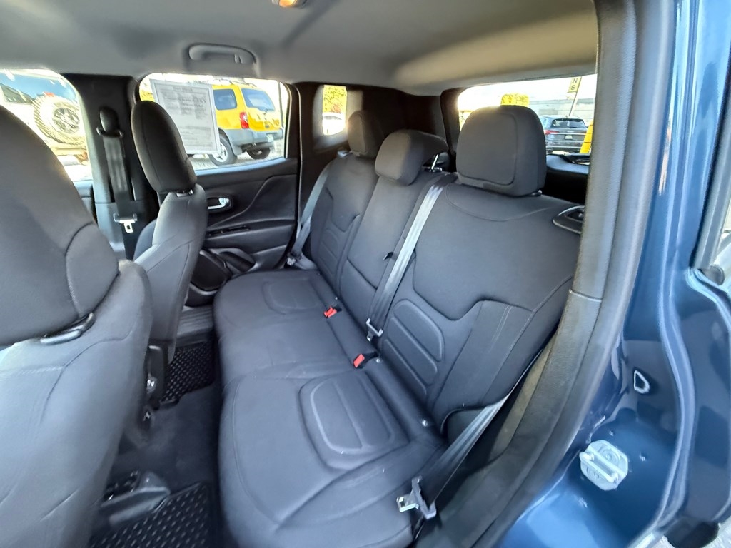 2022 Jeep Renegade Latitude photo 16