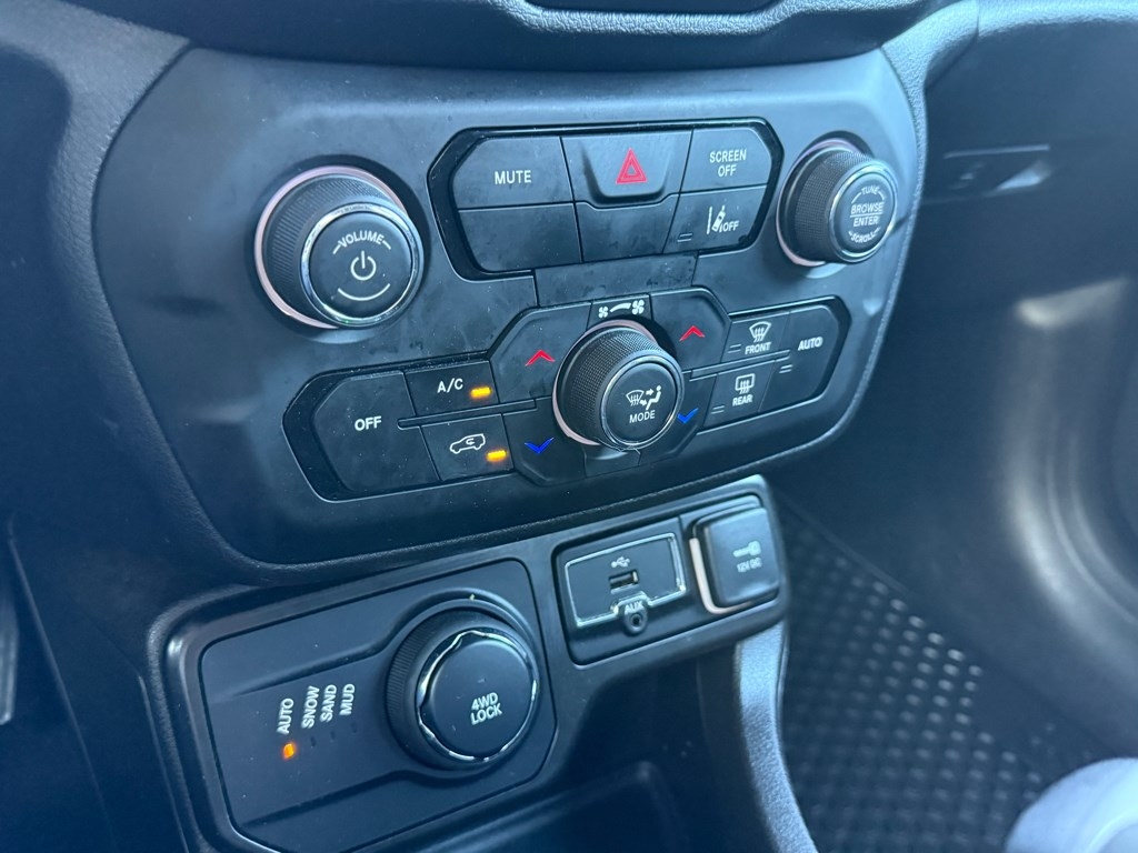 2022 Jeep Renegade Latitude photo 25