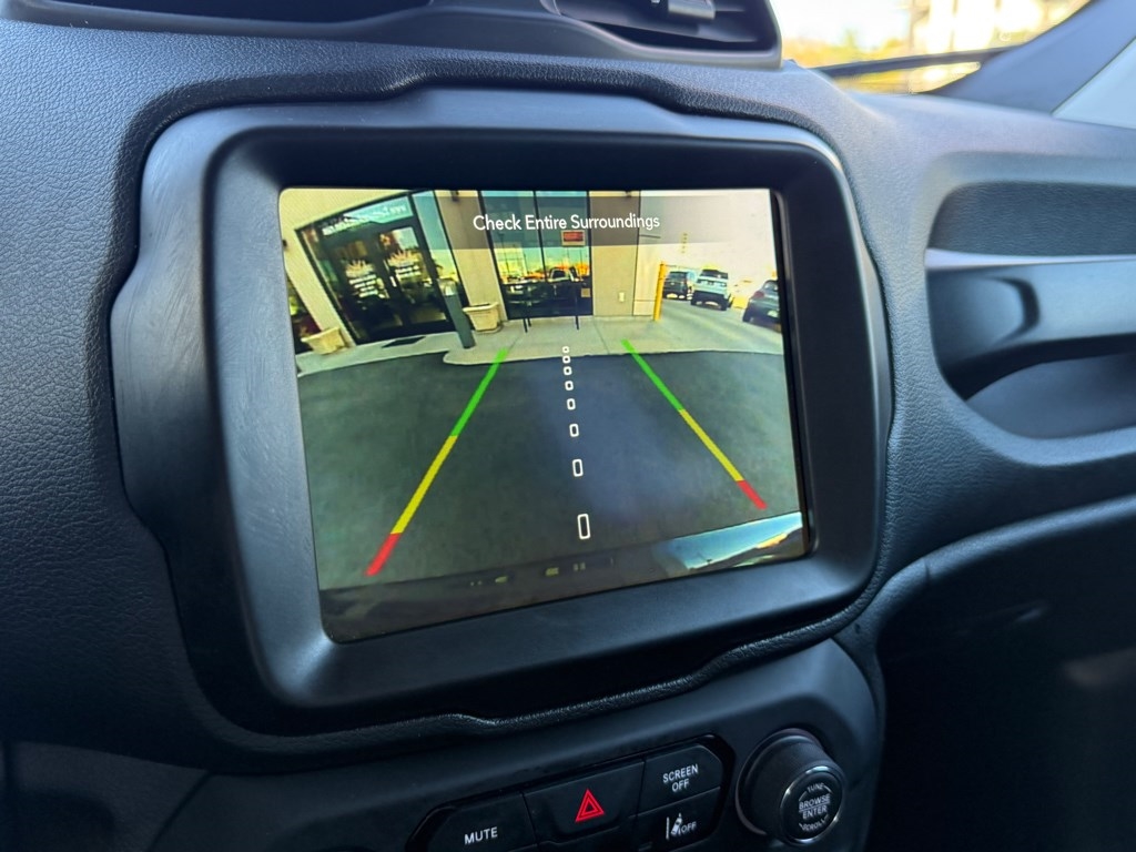 2022 Jeep Renegade Latitude photo 29