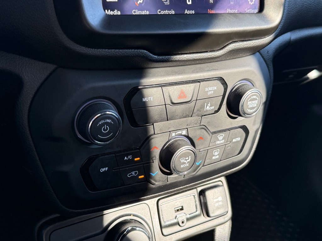 2022 Jeep Renegade Latitude photo 32