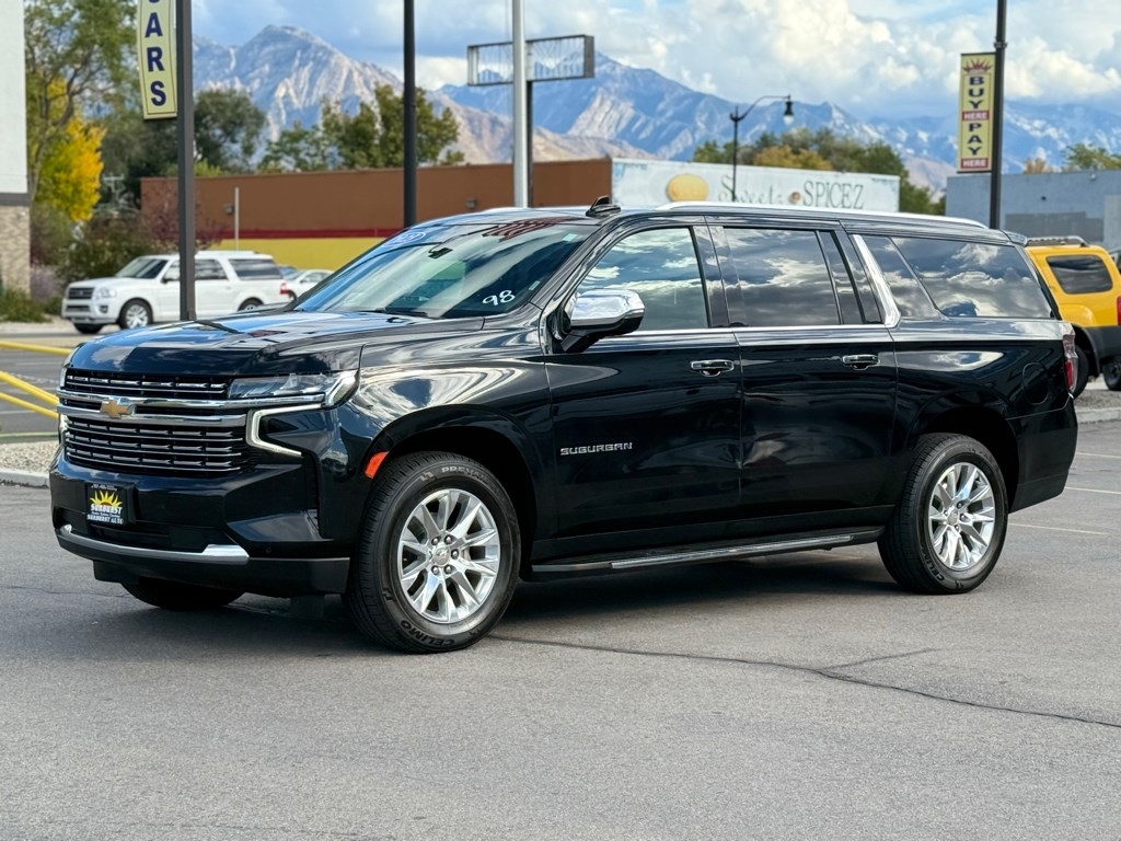 2023 Chevrolet Suburban Premier photo 3