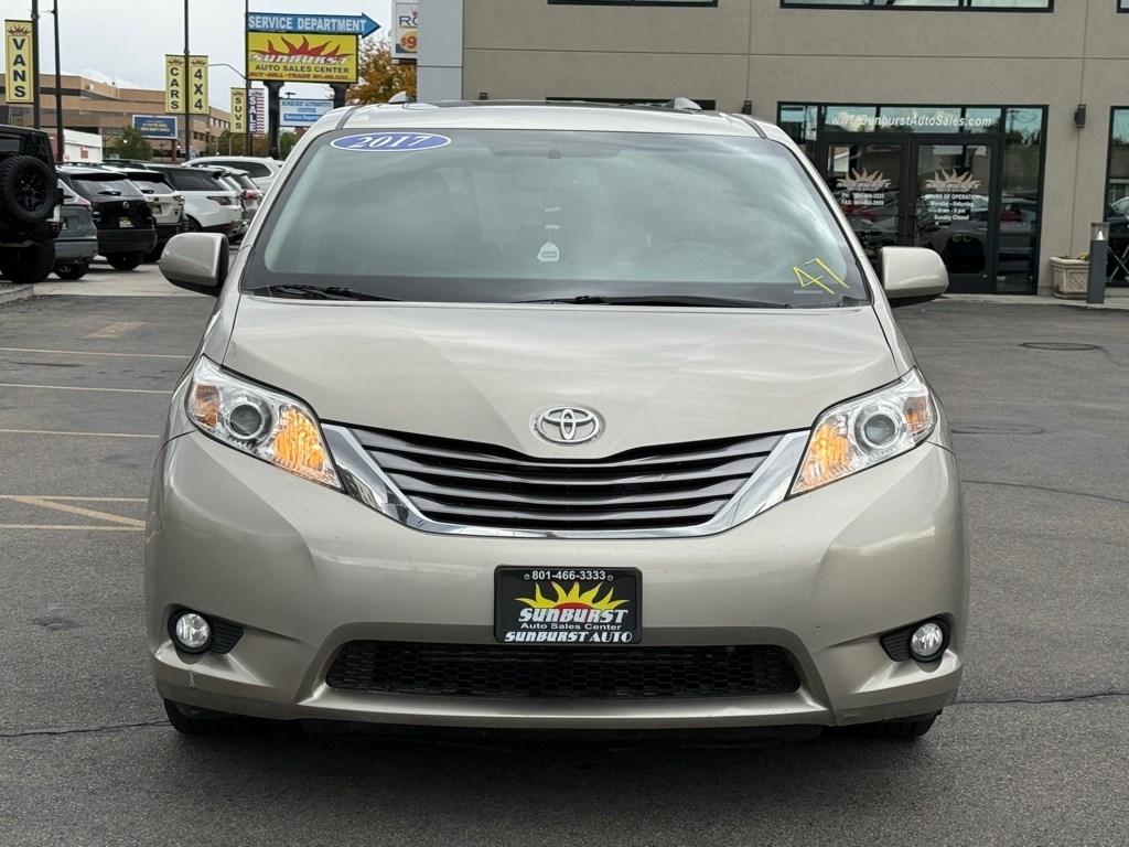 Toyota Sienna XLE 8-Passenger 2017
