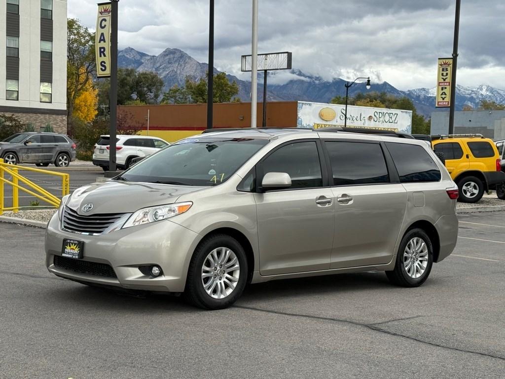Toyota Sienna XLE 8-Passenger 2017