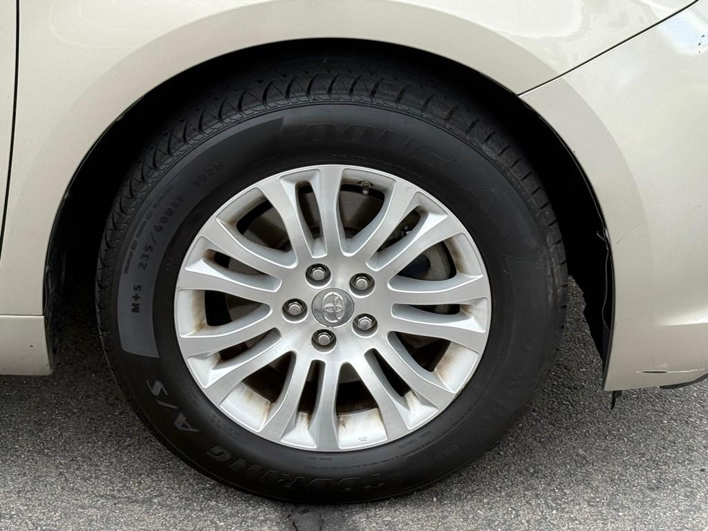 Toyota Sienna XLE 8-Passenger 2017