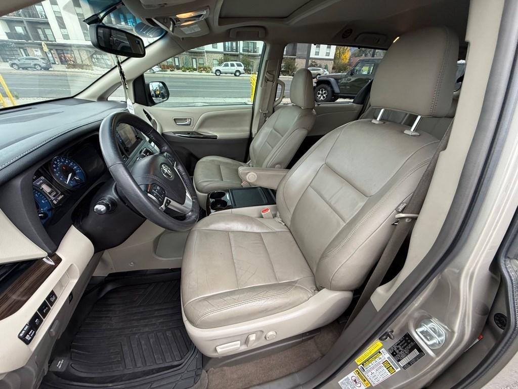 Toyota Sienna XLE 8-Passenger 2017