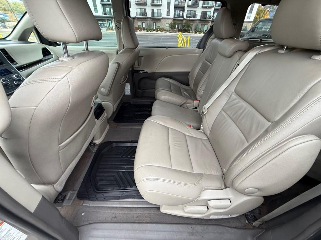 Toyota Sienna XLE 8-Passenger 2017