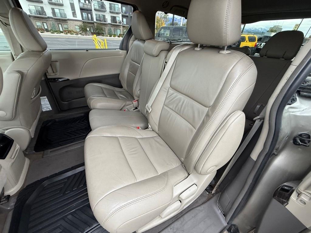 Toyota Sienna XLE 8-Passenger 2017