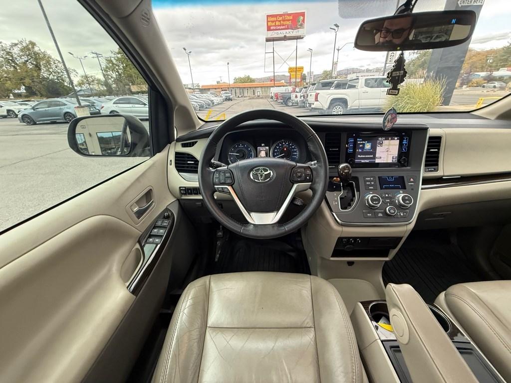 Toyota Sienna XLE 8-Passenger 2017