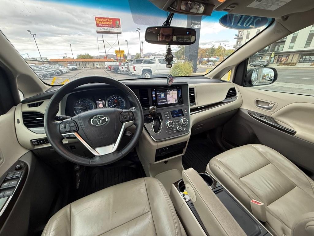Toyota Sienna XLE 8-Passenger 2017