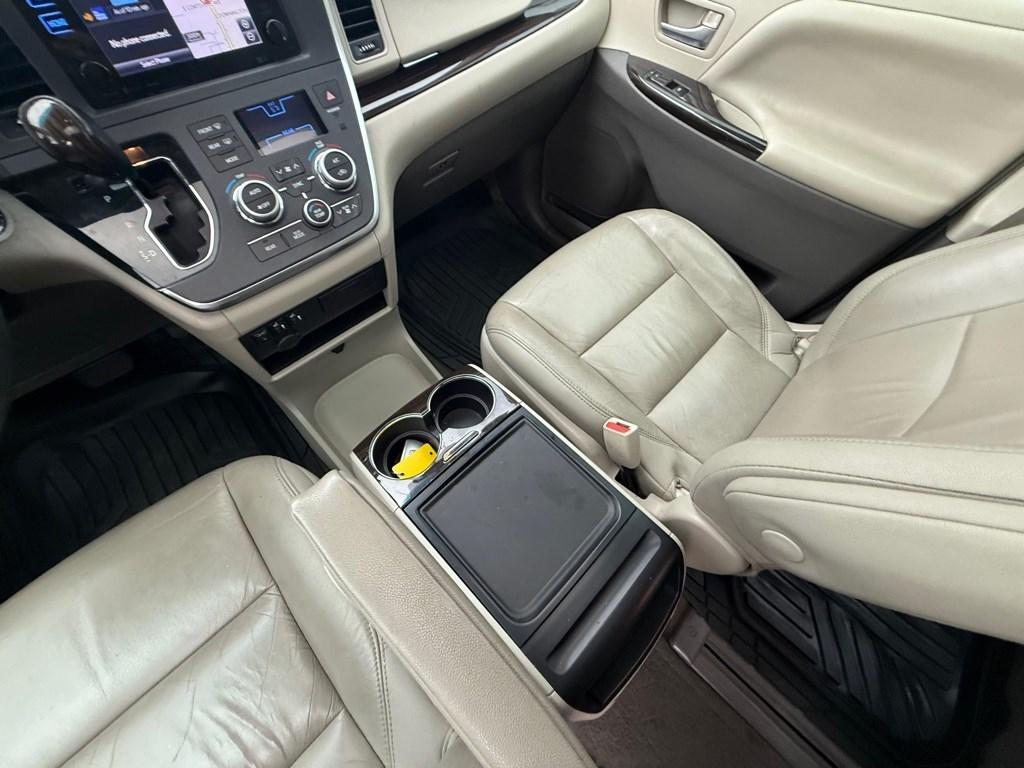 Toyota Sienna XLE 8-Passenger 2017