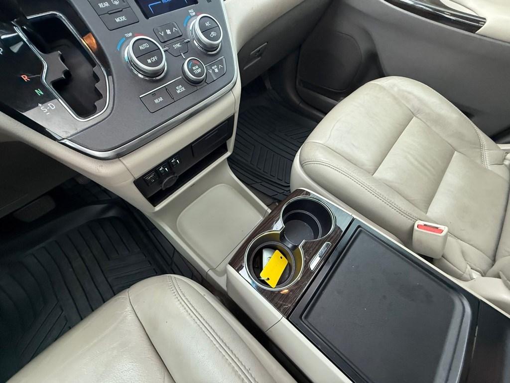 Toyota Sienna XLE 8-Passenger 2017