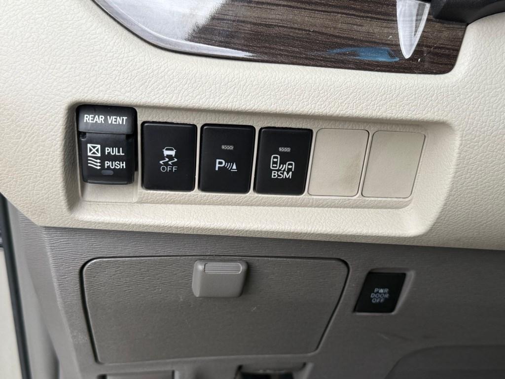 Toyota Sienna XLE 8-Passenger 2017