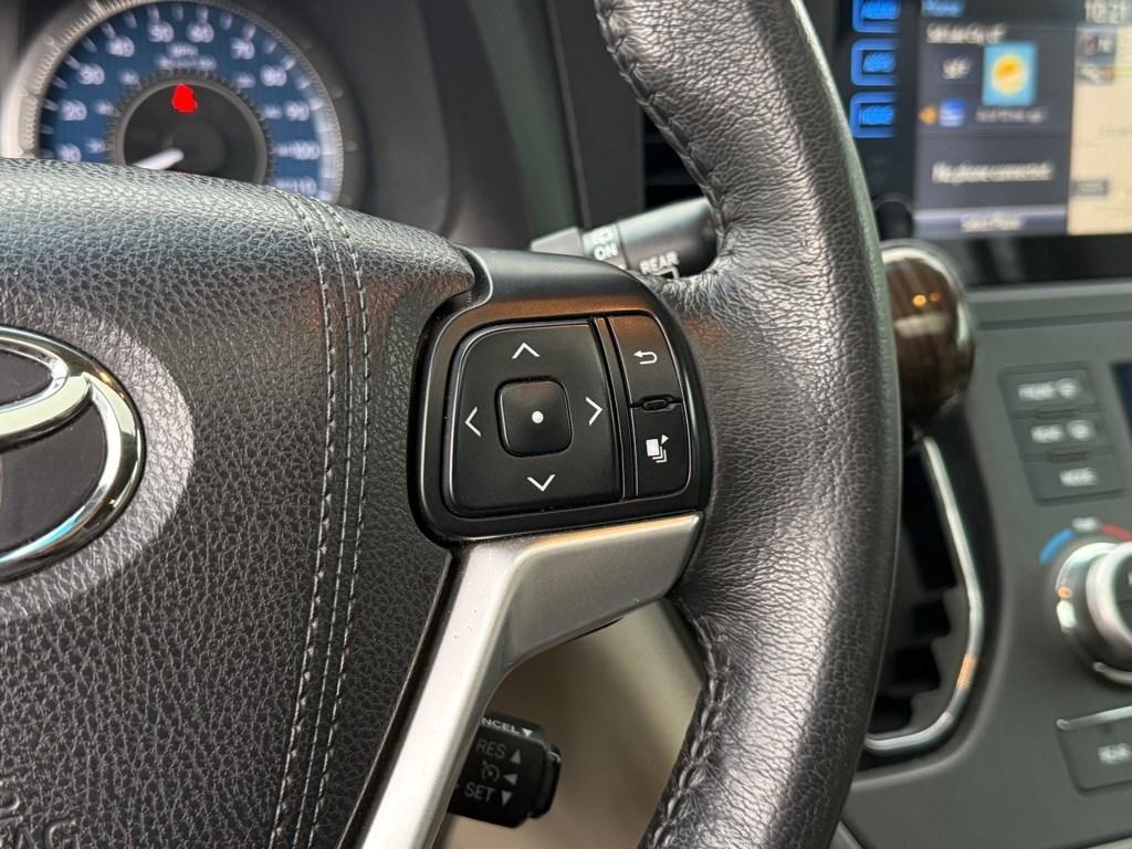 Toyota Sienna XLE 8-Passenger 2017