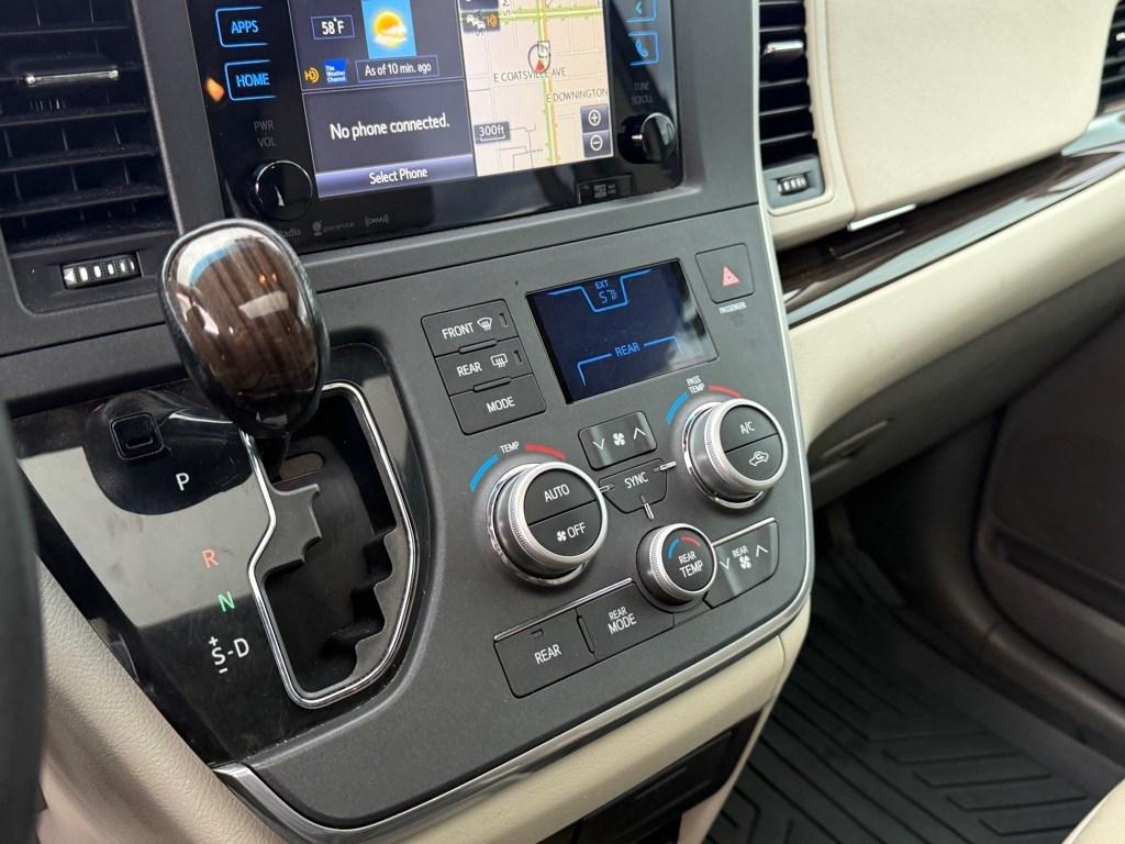 Toyota Sienna XLE 8-Passenger 2017
