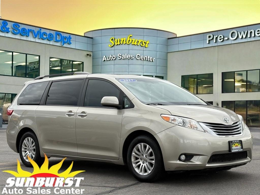 Toyota Sienna XLE 8-Passenger 2017