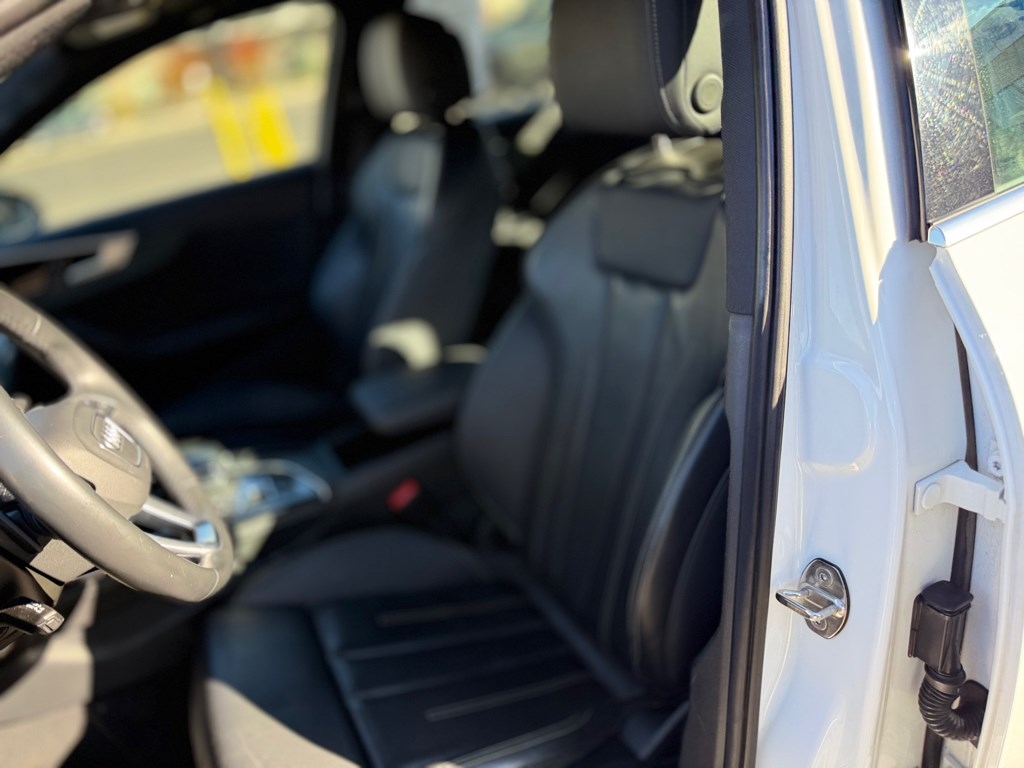 Audi A4 Sedan S line Premium Plus 45 TFSI quattro 2023 Audi A4 Sedan S line Premium Plus 45 TFSI quattro 2023