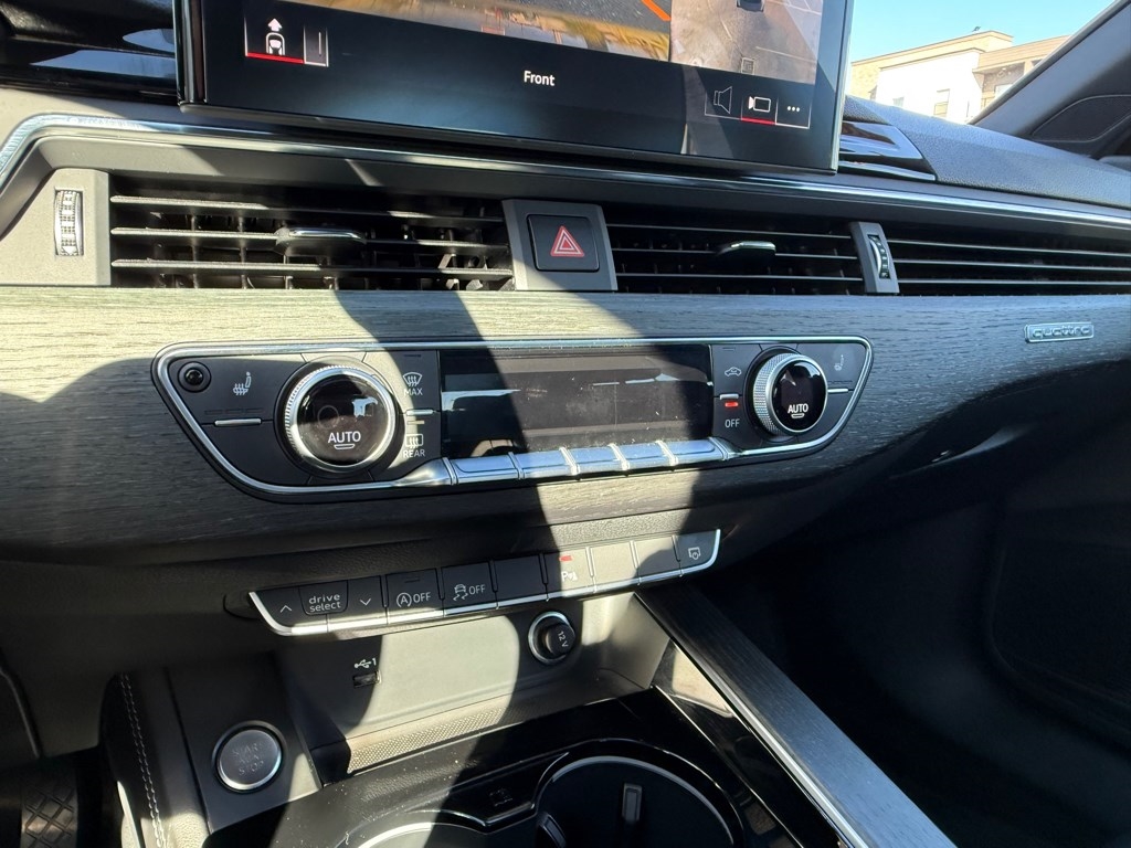 Audi A4 Sedan S line Premium Plus 45 TFSI quattro 2023 Audi A4 Sedan S line Premium Plus 45 TFSI quattro 2023