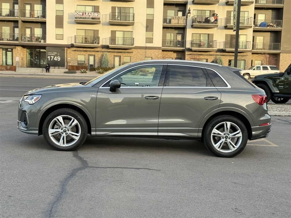 2023 Audi Q3 S line Premium Plus 45 TFSI photo 4