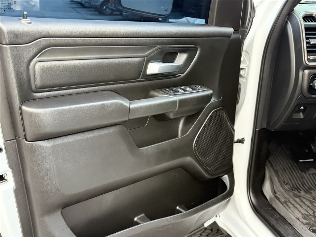 RAM 1500 Tradesman 4x4 Crew Cab 5'7" Box 2024