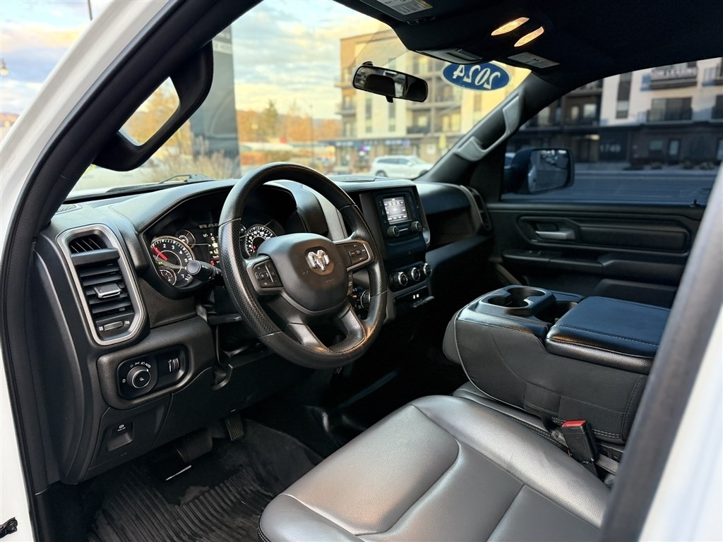 RAM 1500 Tradesman 4x4 Crew Cab 5'7" Box 2024