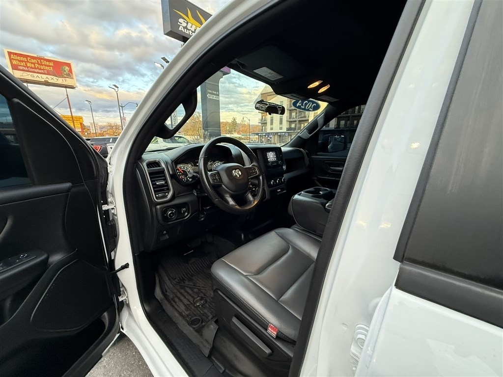 RAM 1500 Tradesman 4x4 Crew Cab 5'7" Box 2024