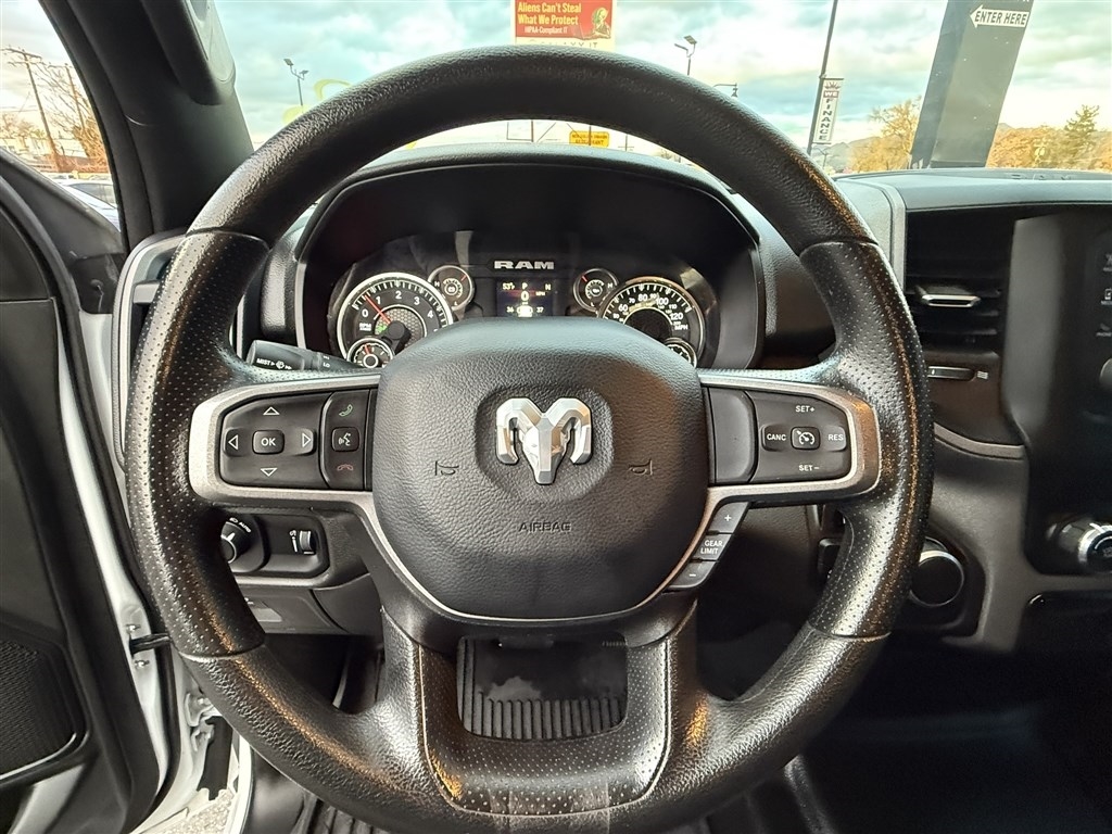 RAM 1500 Tradesman 4x4 Crew Cab 5'7" Box 2024