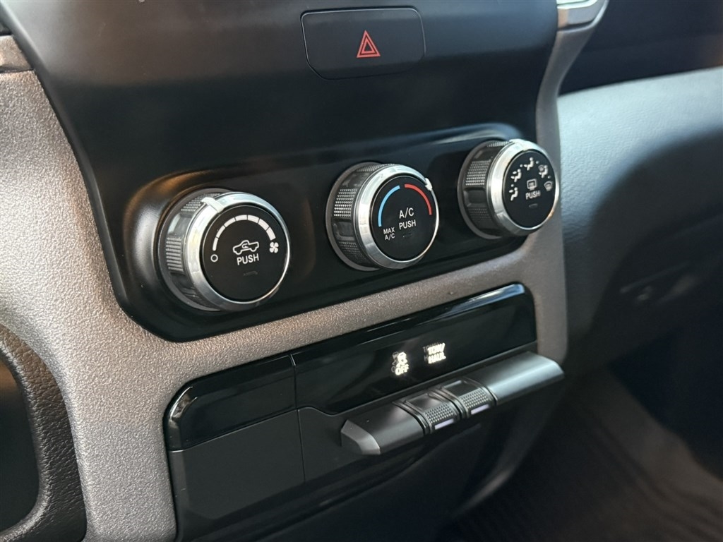 RAM 1500 Tradesman 4x4 Crew Cab 5'7" Box 2024