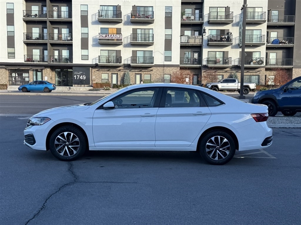 2023 Volkswagen Jetta S photo 4