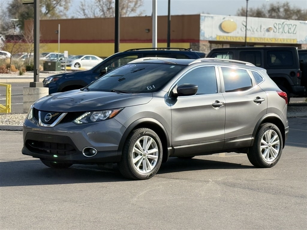 2019 Nissan Rogue Sport SV photo 2