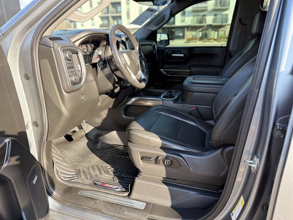 Chevrolet Silverado 1500 4WD Crew Cab 147" RST 2020