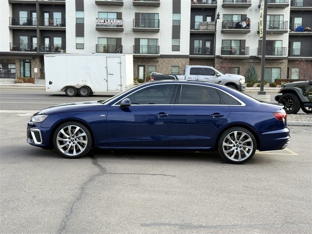 2022 Audi A4 S line Premium Plus 45 TFSI Quattro photo 3