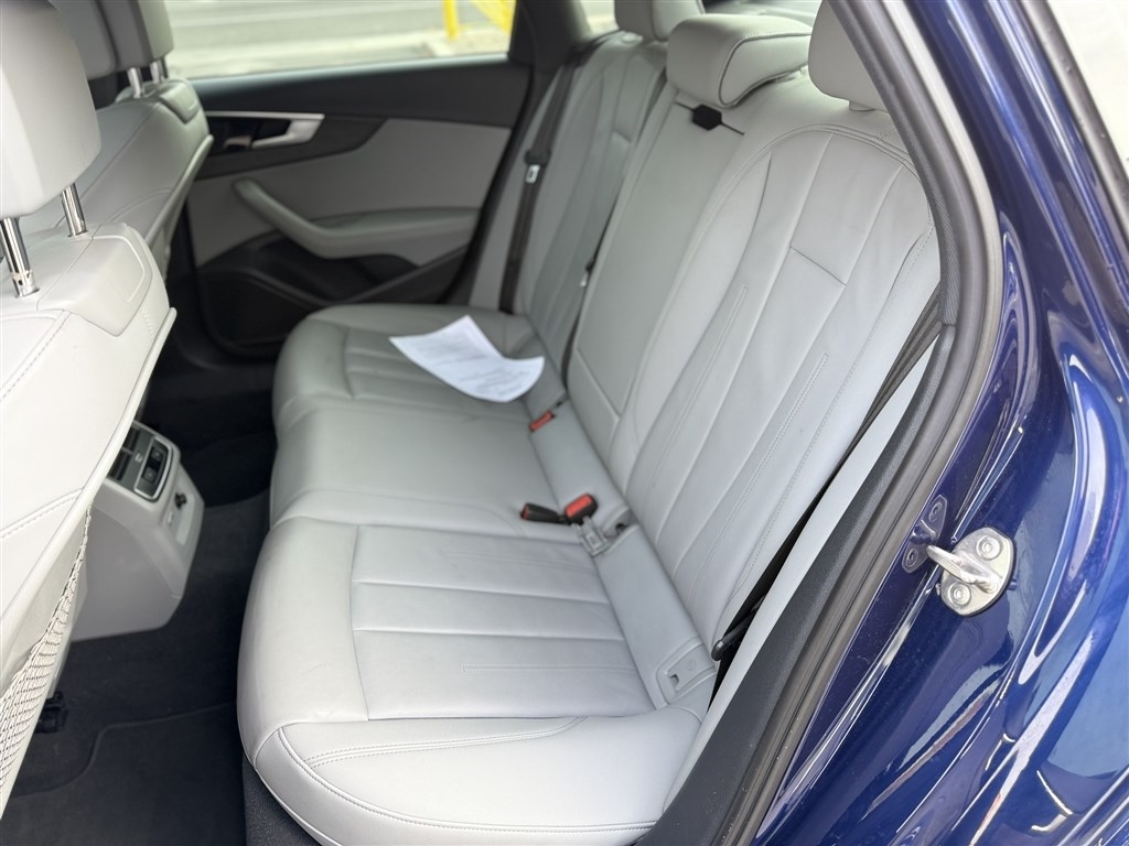 Audi A4 Sedan S line Premium Plus 45 TFSI quattro 2022