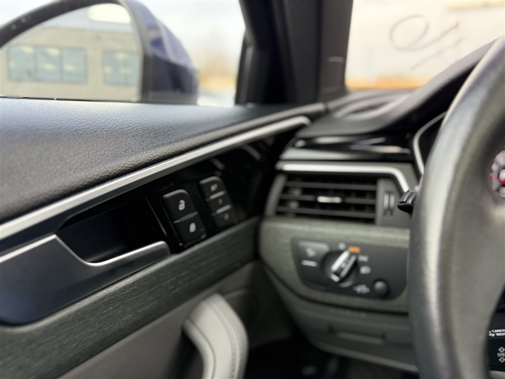 Audi A4 Sedan S line Premium Plus 45 TFSI quattro 2022