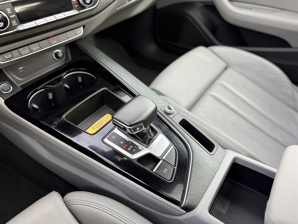 Audi A4 Sedan S line Premium Plus 45 TFSI quattro 2022