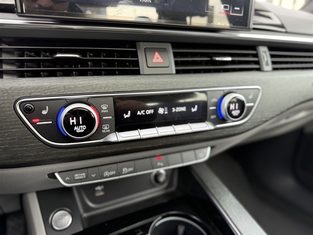 Audi A4 Sedan S line Premium Plus 45 TFSI quattro 2022